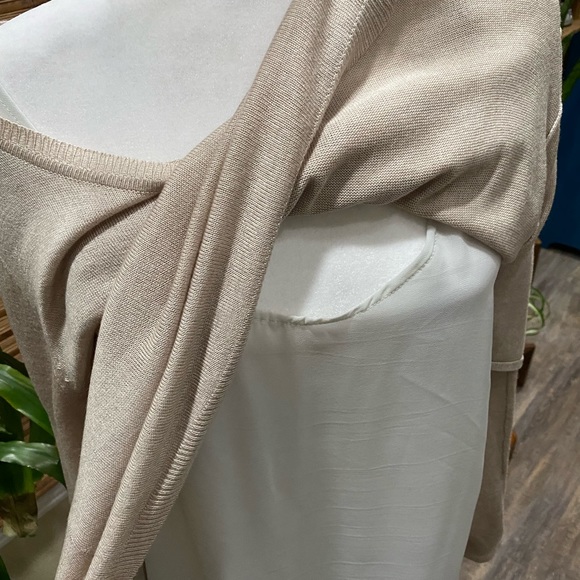 Oatmeal Lightweight Layered Look sweater size L - Picture 3 of 7